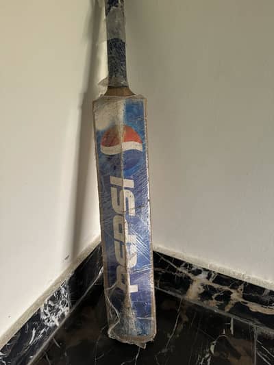 Shahid afridi or shoab akhtar sign