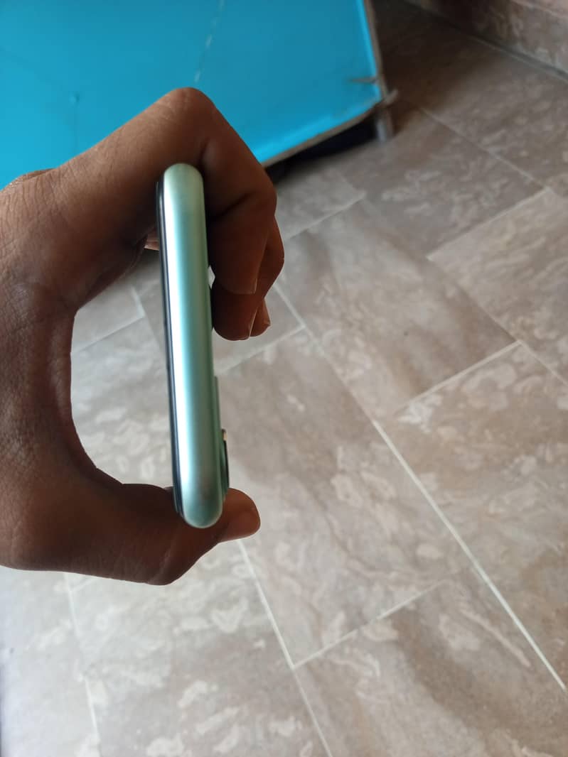Apple iPhone 11 3