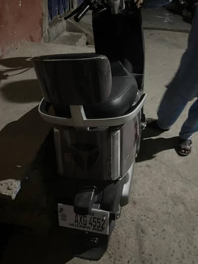 2024 model white color fresh cadision ak charg 100 km