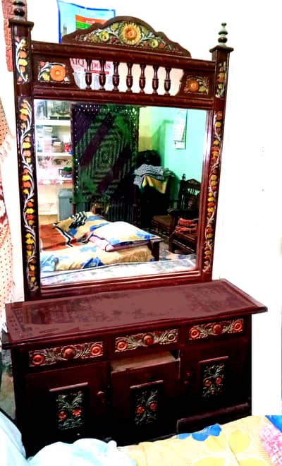 Dressing Table / Singhar Mez