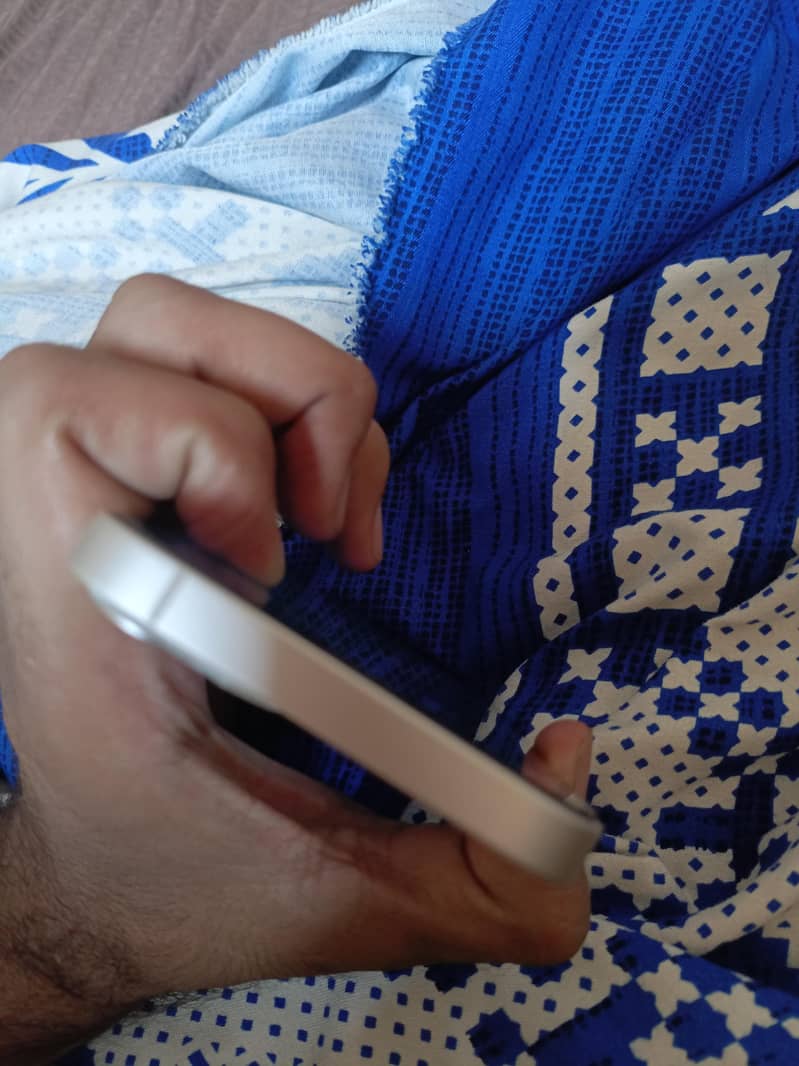 Apple iPhone 13 4