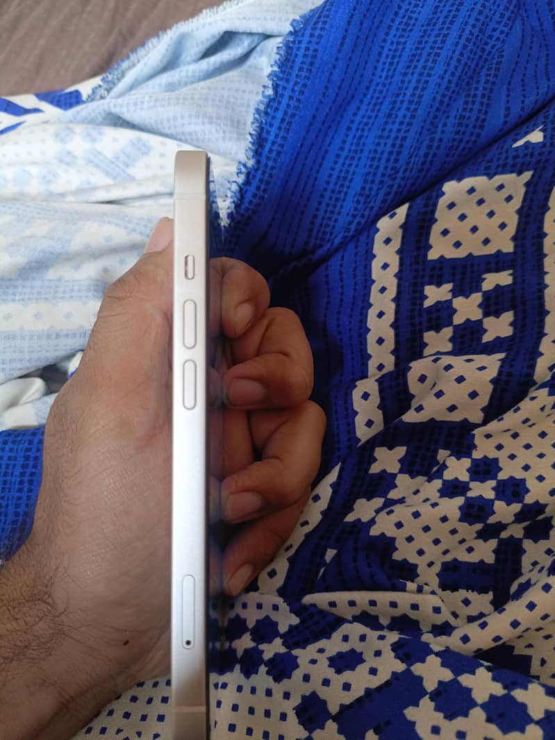 Apple iPhone 13 5