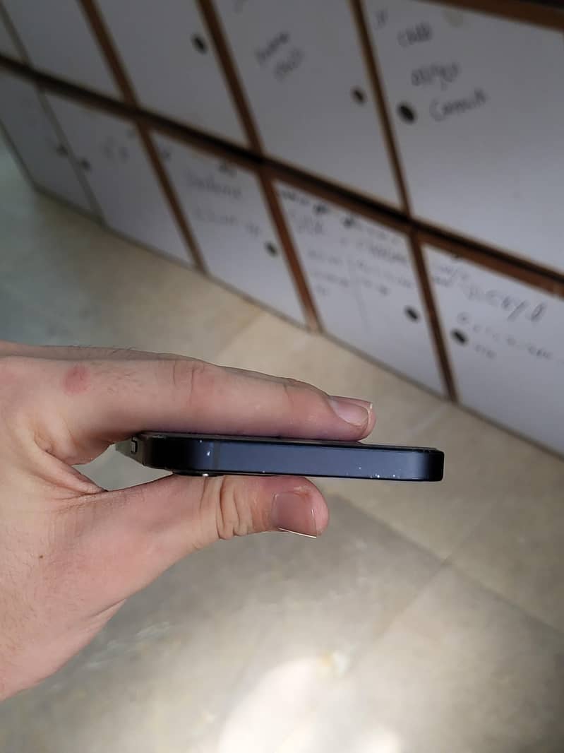 Apple iPhone 12 3