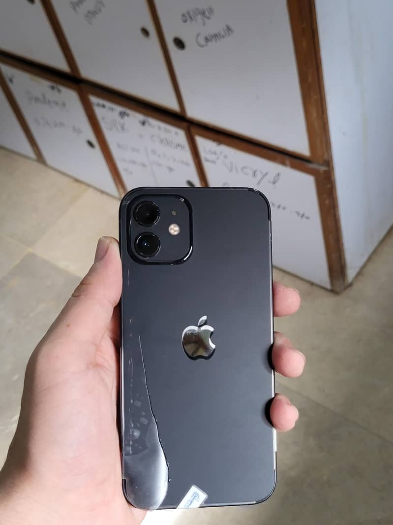 Apple iPhone 12 4