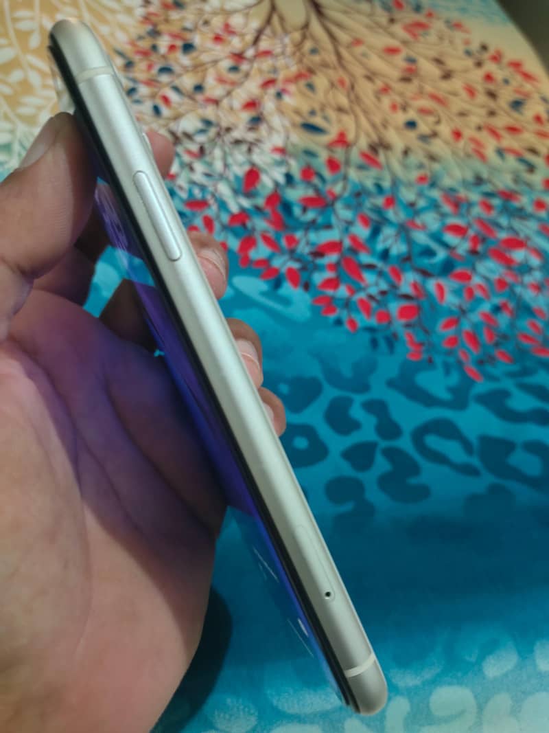 Apple iPhone 11 3