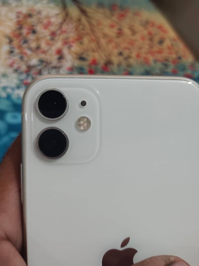 Apple iPhone 11 4