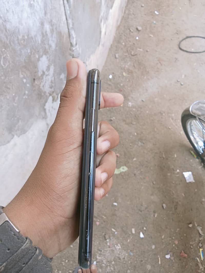 Apple iPhone XS 5