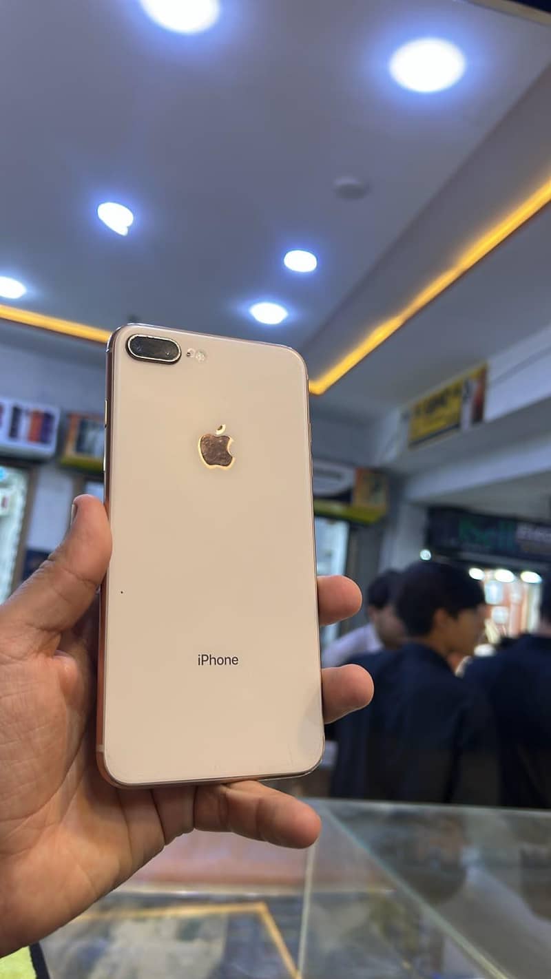 Apple iPhone 8 Plus 0