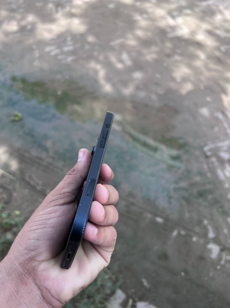 Apple iPhone 13 4
