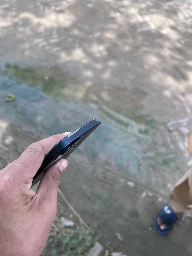 Apple iPhone 13 5