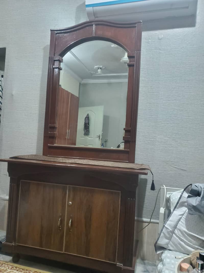 Dressing Table 0