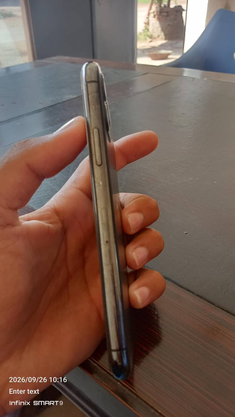Apple iPhone 11 Pro 2