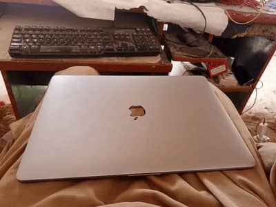 MacBook Pro A1707 15inch 10/10 16GB/256 Btry 66cc original imported