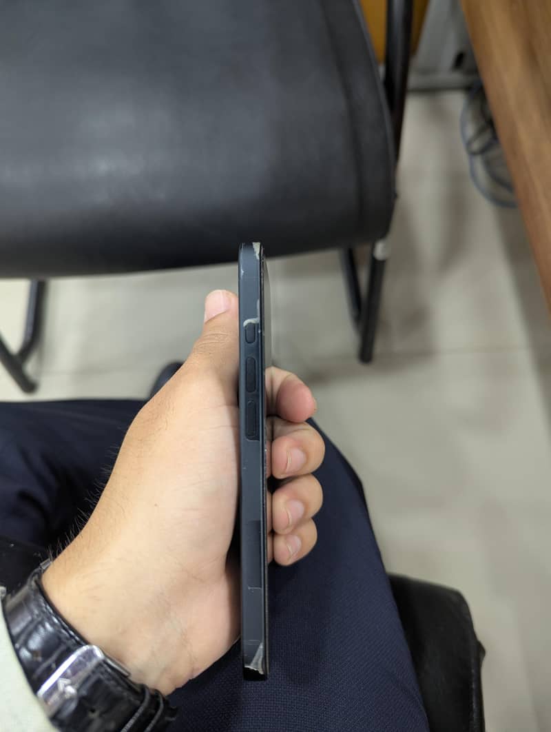 Apple iPhone 16 1