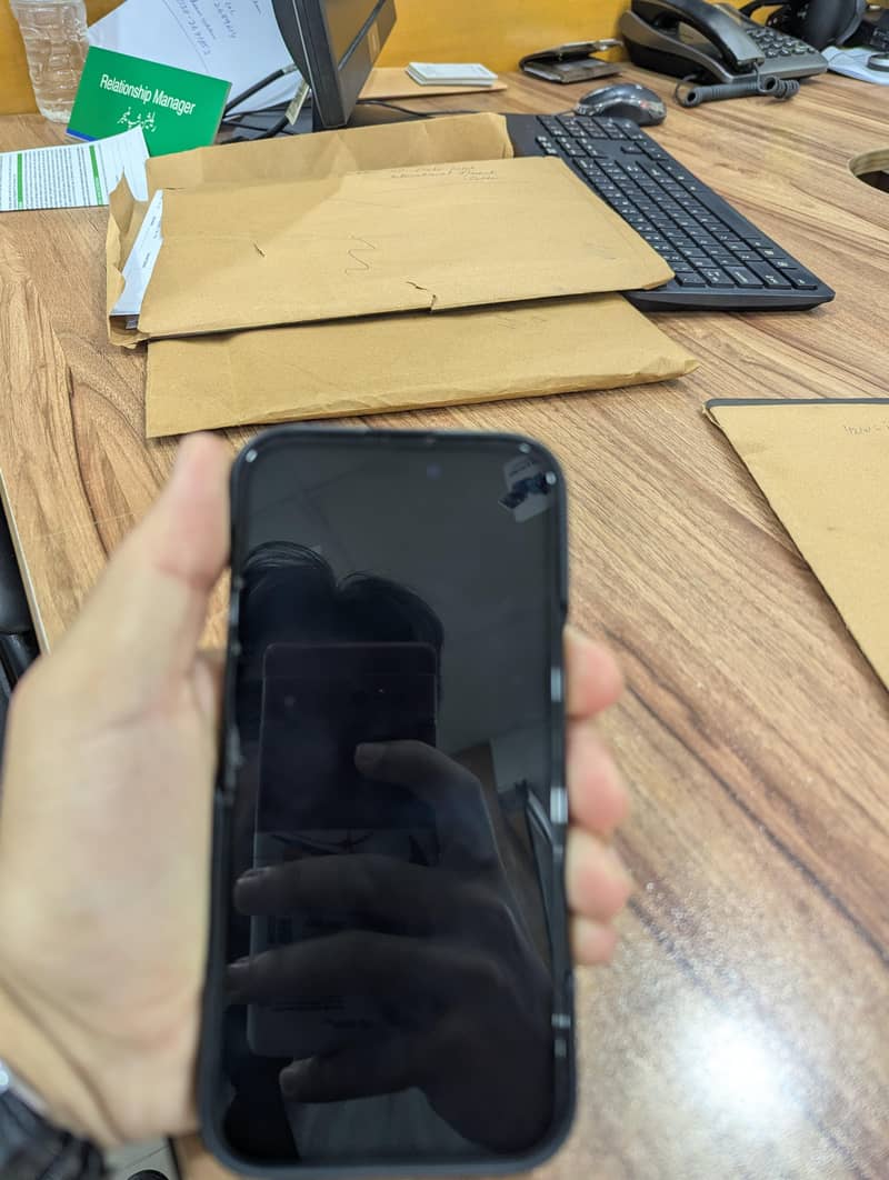 Apple iPhone 16 2