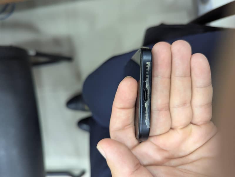 Apple iPhone 16 3