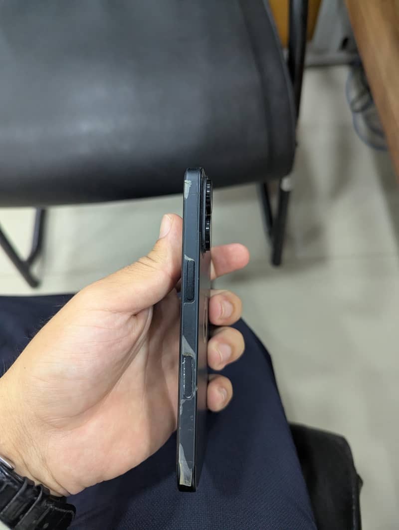Apple iPhone 16 4