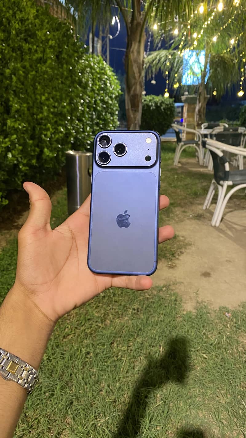 Apple iPhone 17 Pro Max 3