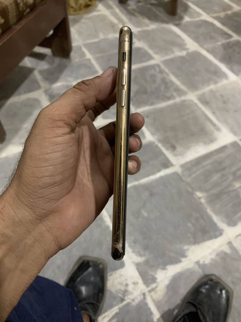 Apple iPhone 11 Pro Max 6