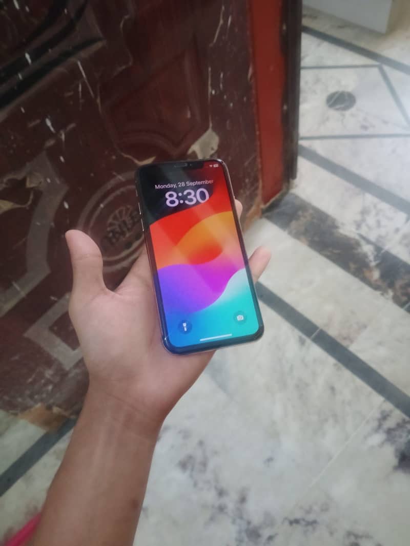 Apple iPhone XS 4