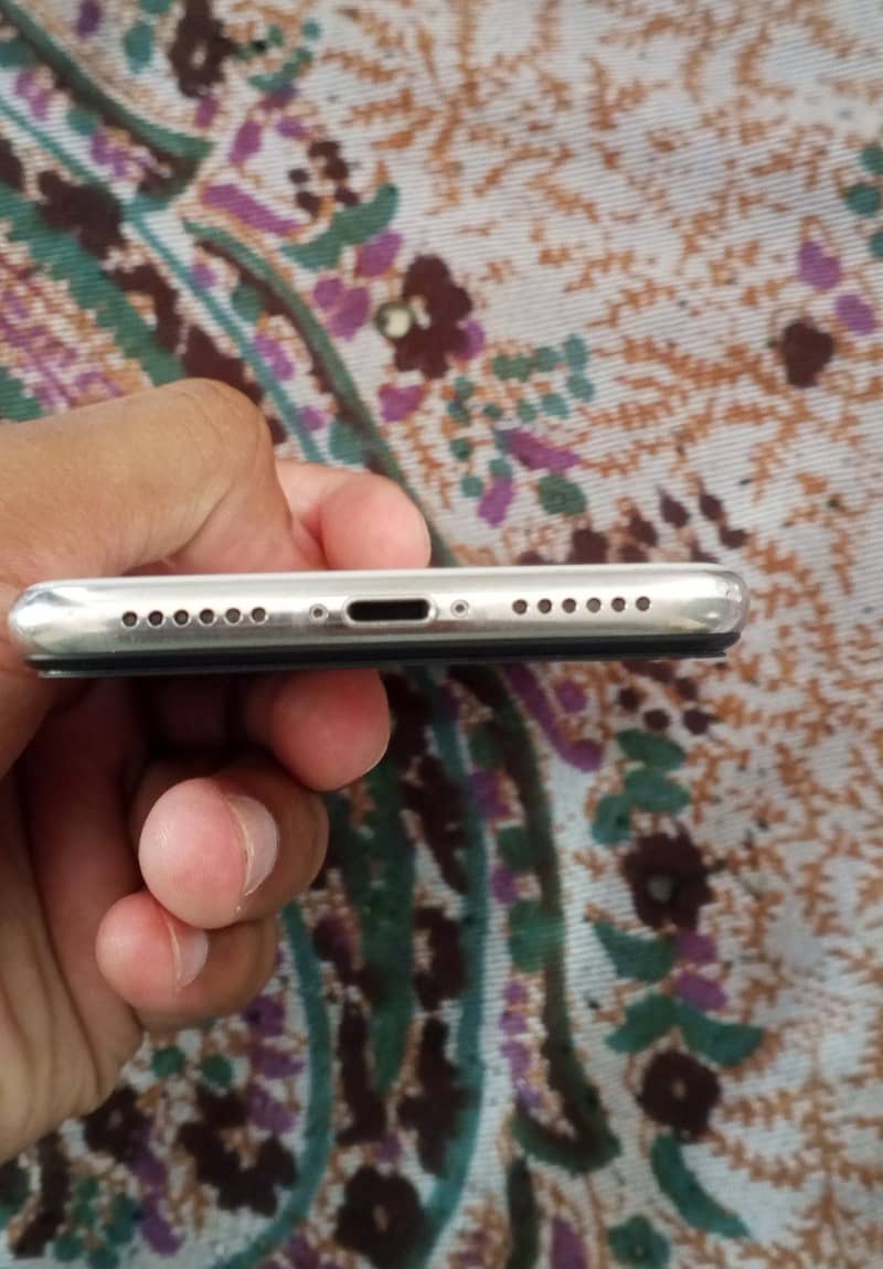 Apple iPhone X 3