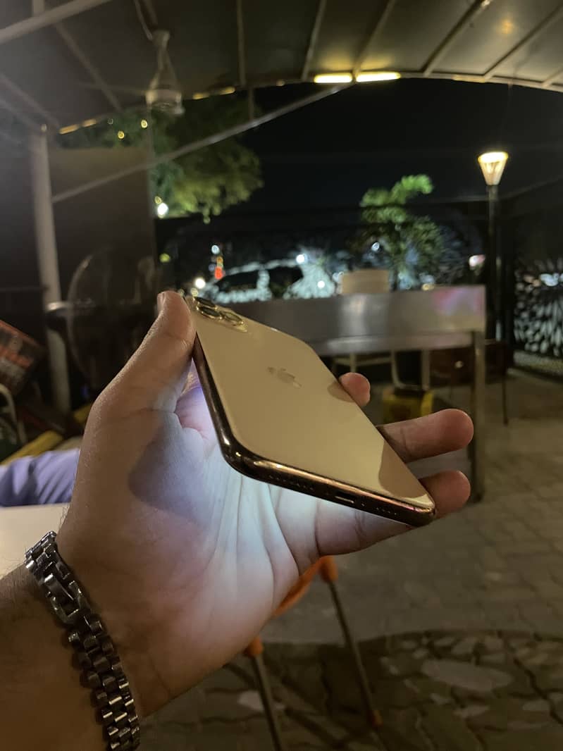 Apple iPhone 11 Pro Max 0