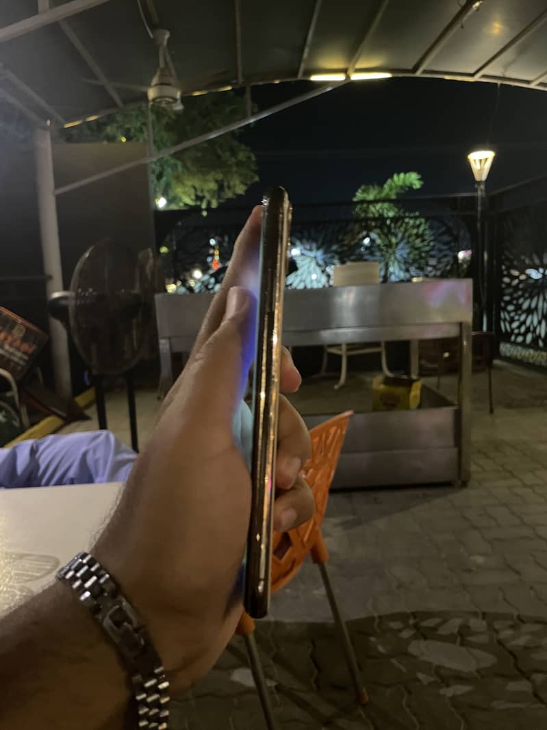 Apple iPhone 11 Pro Max 2