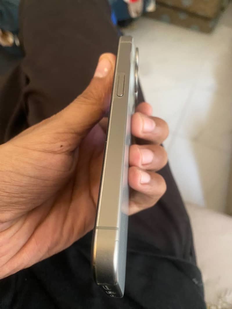 Apple iPhone 15 Pro 3