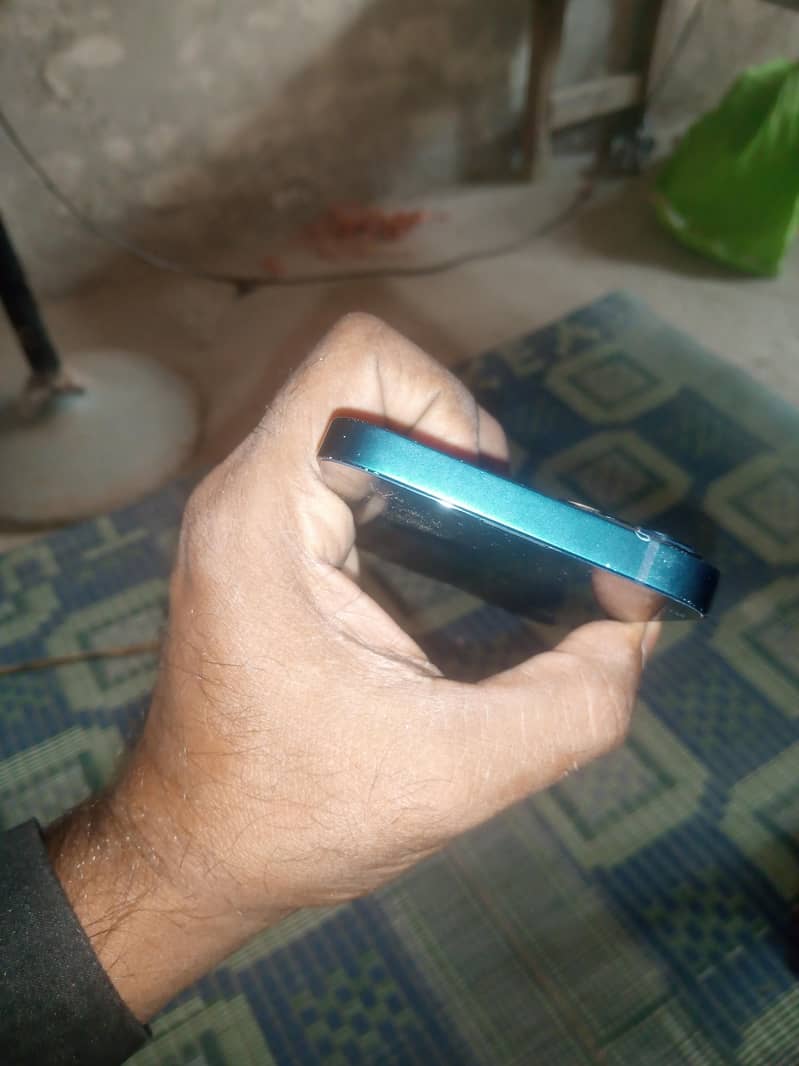 Apple iPhone 13 1