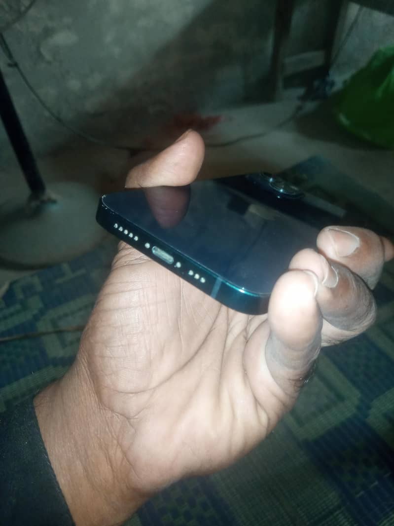 Apple iPhone 13 4