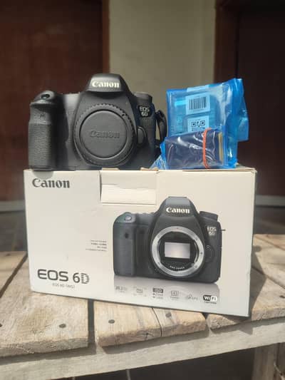 Canon 6D 10/10 condition with Box