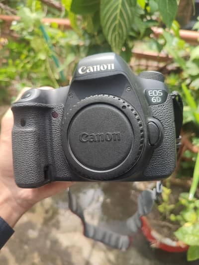 Canon 6D 10/10 condition with Box