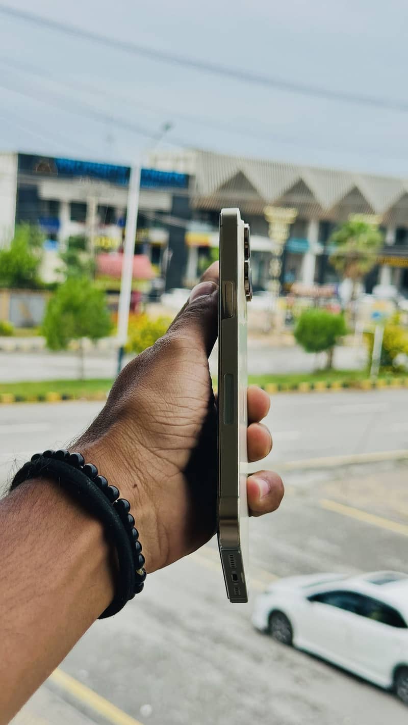 Apple iPhone 14 Pro Max 8