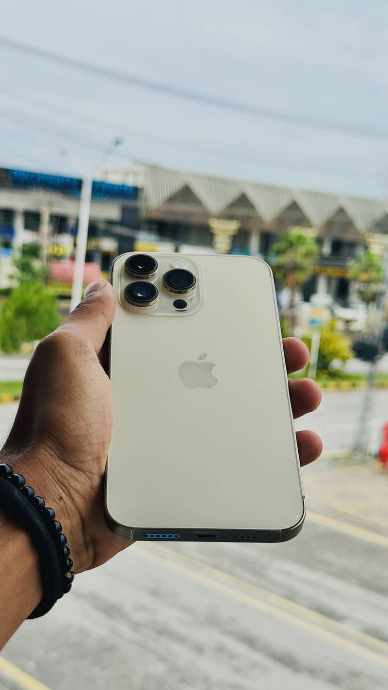 Apple iPhone 14 Pro Max 9