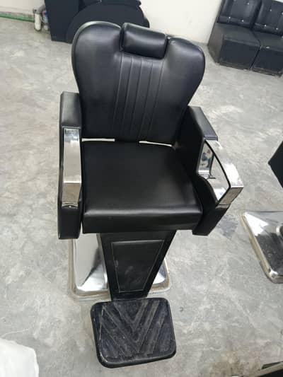 Professional Salon Chair for Sale in Good Condition 6. Description —