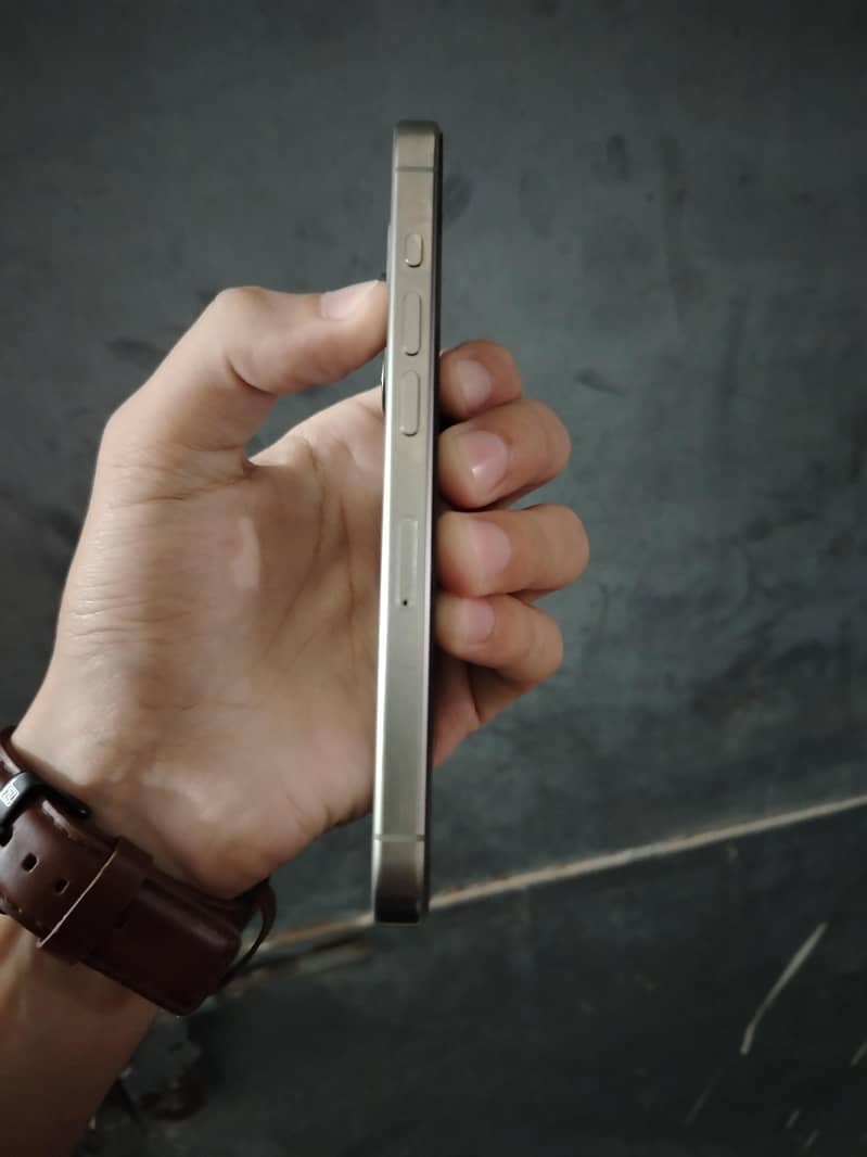 Apple iPhone 15 Pro 2