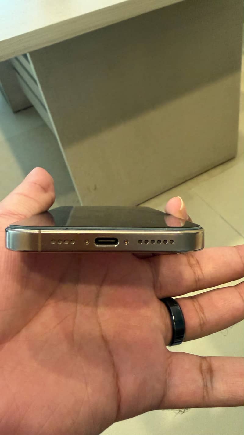 Apple iPhone 16 Pro Max 0