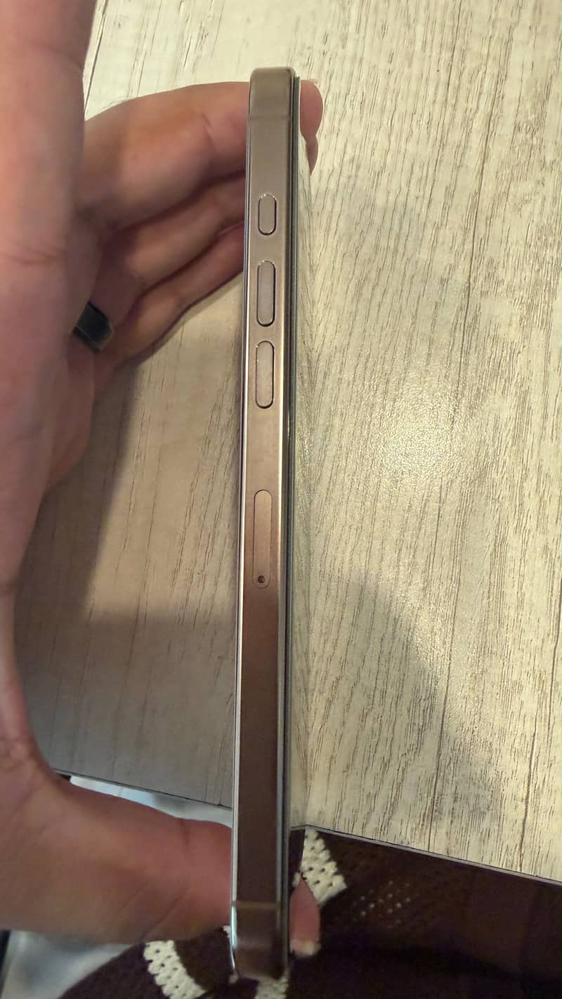 Apple iPhone 16 Pro Max 2