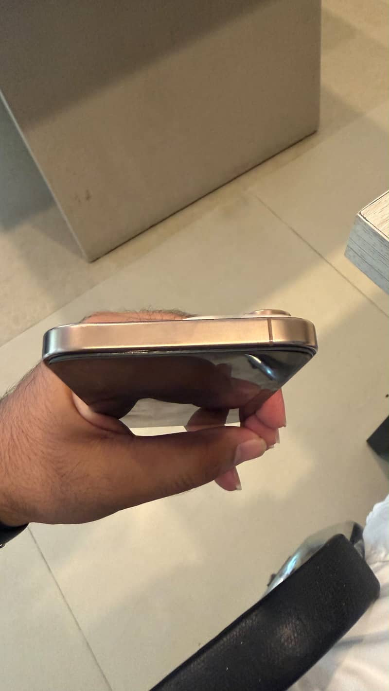 Apple iPhone 16 Pro Max 3