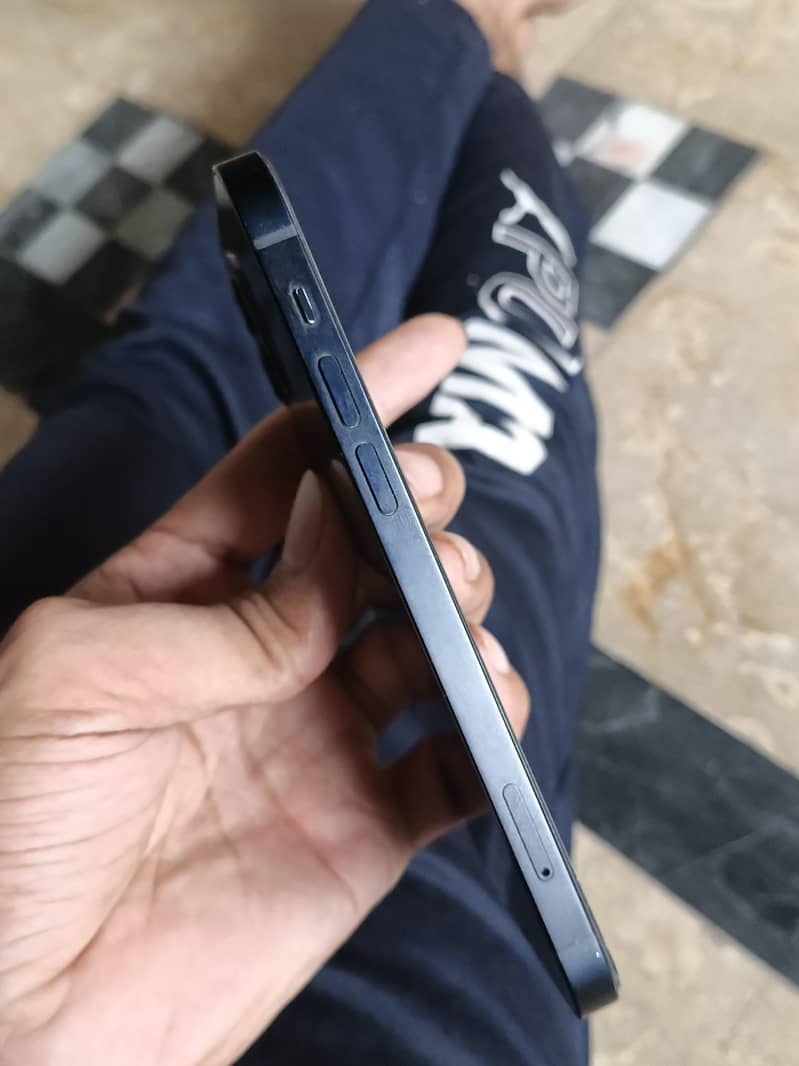 Apple iPhone 12 3