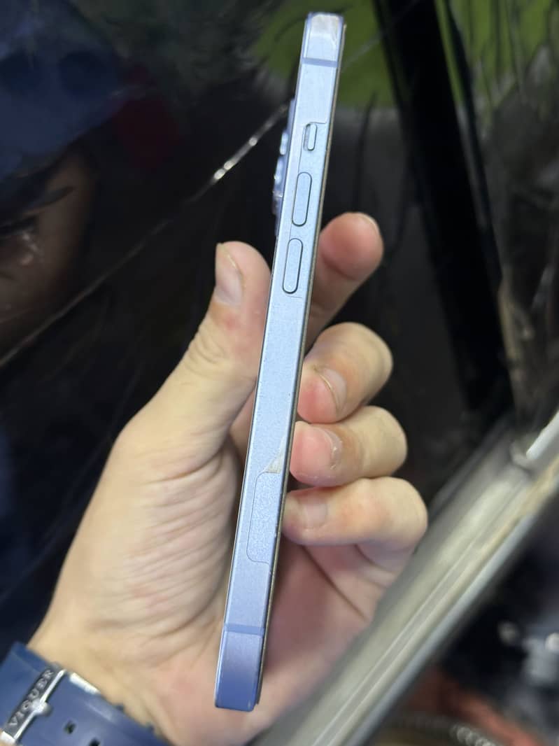 Apple iPhone 14 3