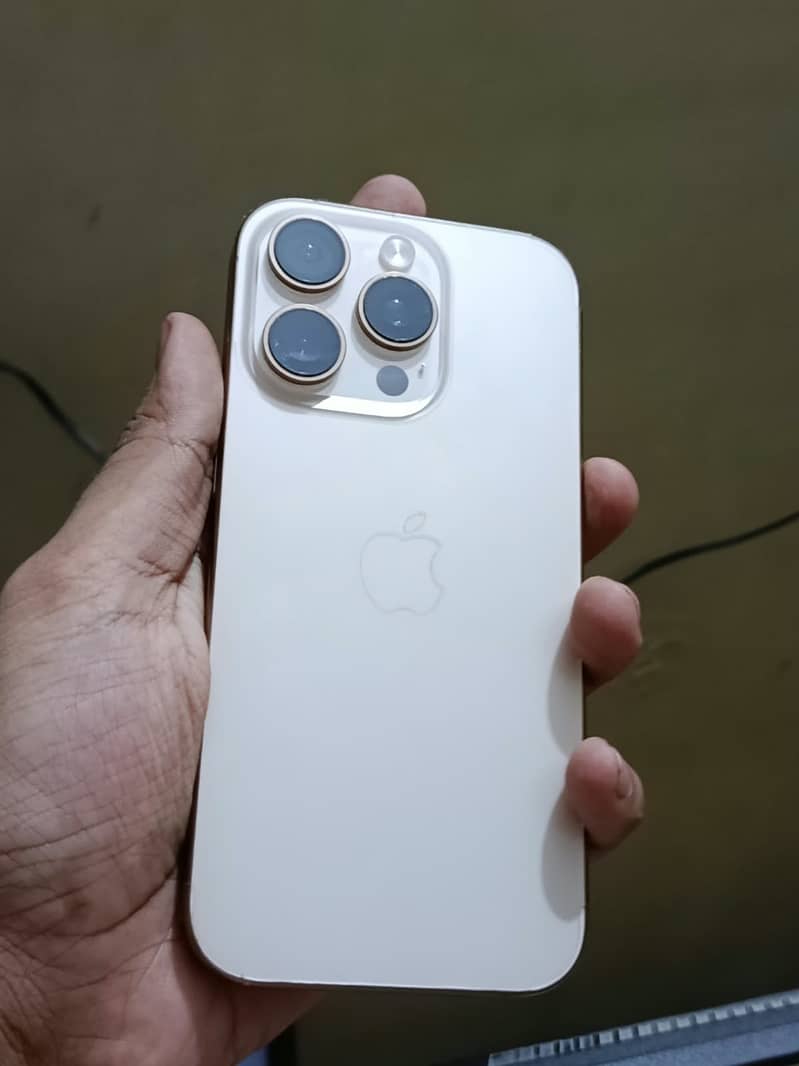 Apple iPhone 16 Pro 4