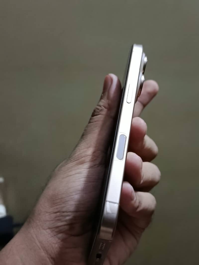 Apple iPhone 16 Pro 6