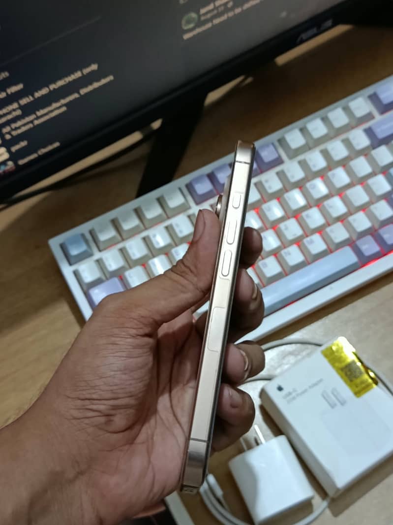Apple iPhone 16 Pro 8