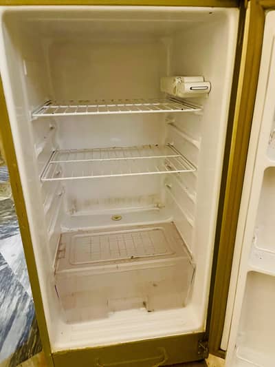 dawlance medium fridge
