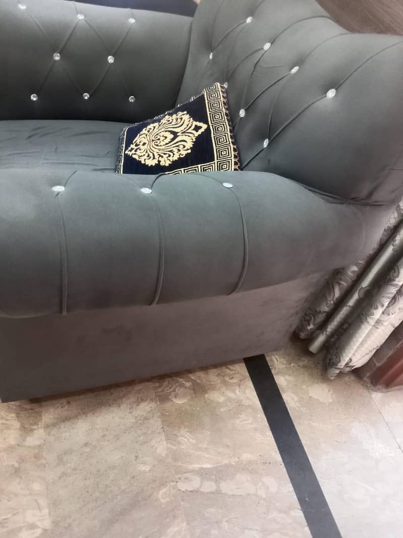 Beautiful Sofa Set – Like New | 3+1+1 Seater | Lahore 5