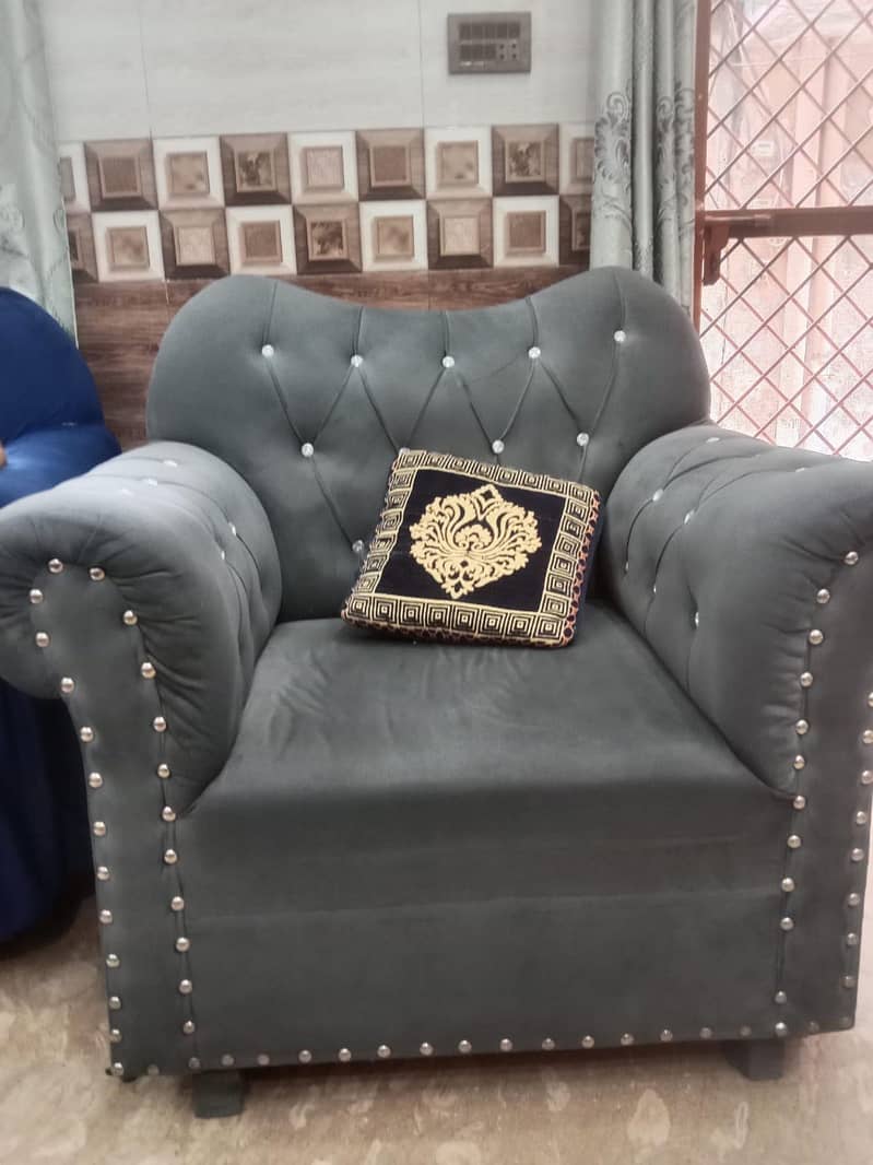 Beautiful Sofa Set – Like New | 3+1+1 Seater | Lahore 6