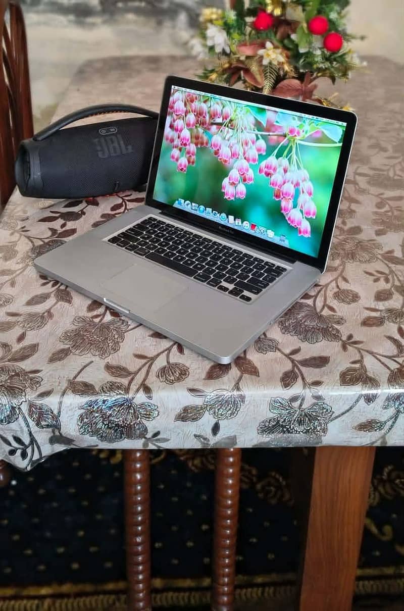 Apple mec book pro 0