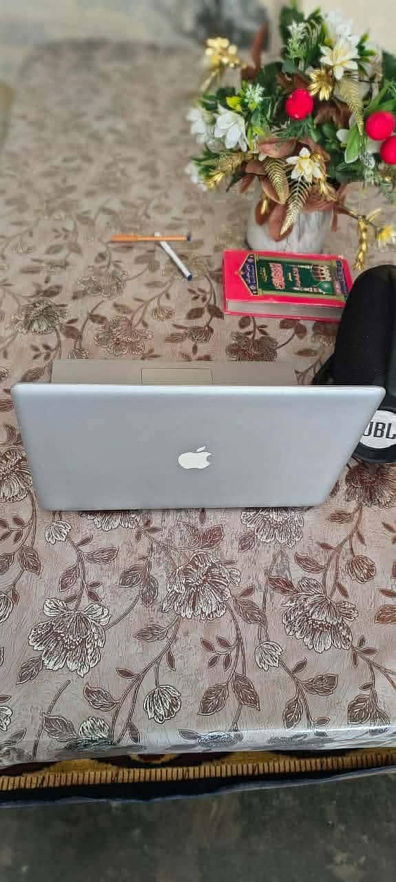 Apple mec book pro 1