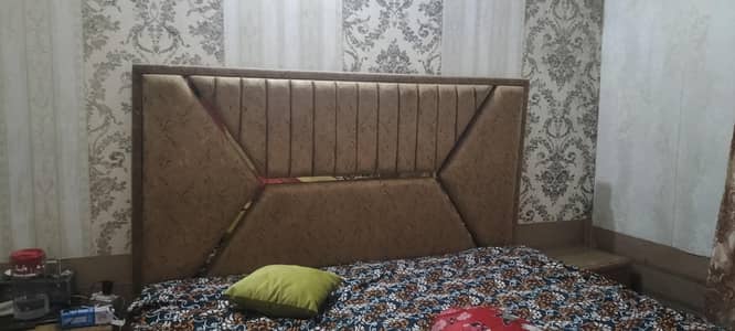 bed like new 3 month hoga ha leya ko bed with side tables